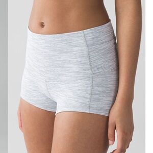 Lululemon Wunder Short 2" in Wee Are From Space Nimbus Battleship